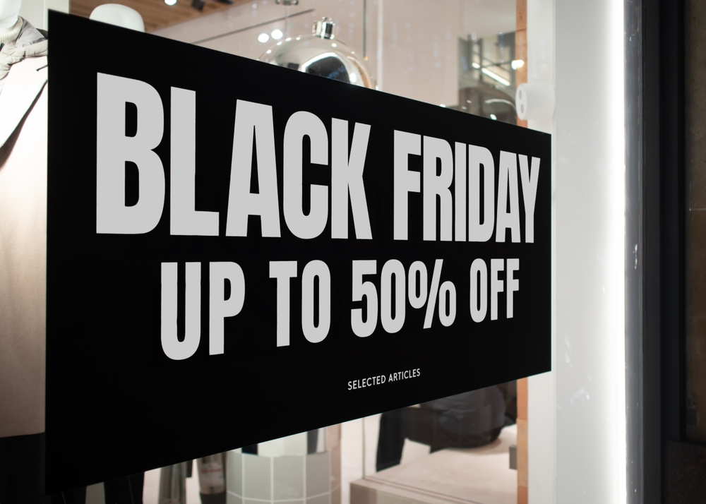 Black,Friday,Sales,Banner,In,A,Shop,Window