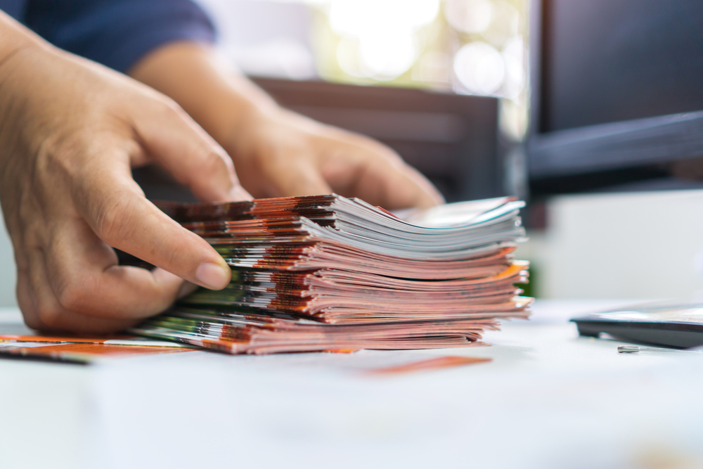 Pile,Of,Presentation,Brochure,Document,Concept,:,Businessman,Hands,Working